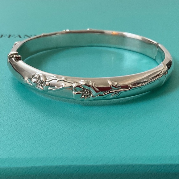TIFFANY & CO. Vintage Nature Rose Silver (925) Hinged Bangle Bracelet - Picture 6 of 16